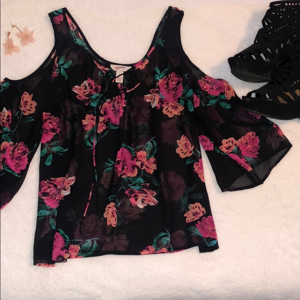 Floral cold shoulder blouse